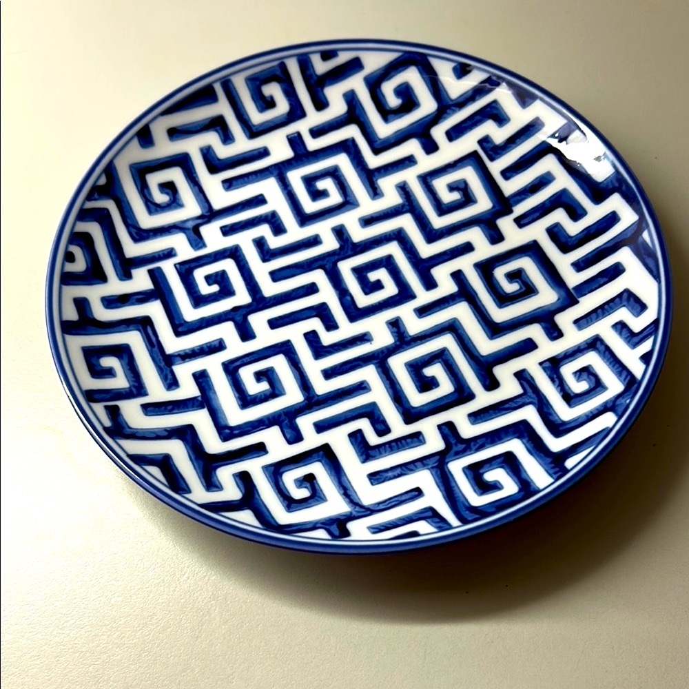 Yokohama Studios Blue & White Patterned Hand-painted Plate, perfect condition